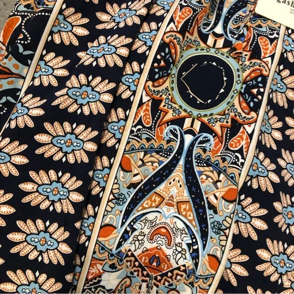 Patterned Summer Top - Picture 5 of 6